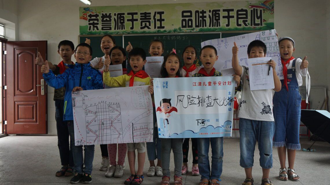 图为小组成员合影.png
