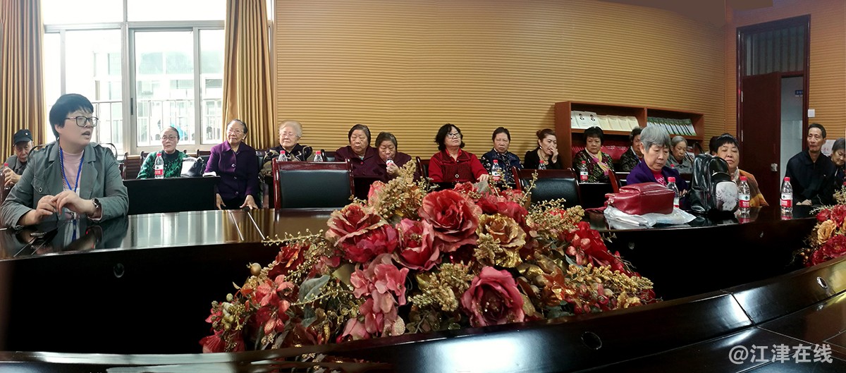 学校重阳节座谈会 (2).jpg