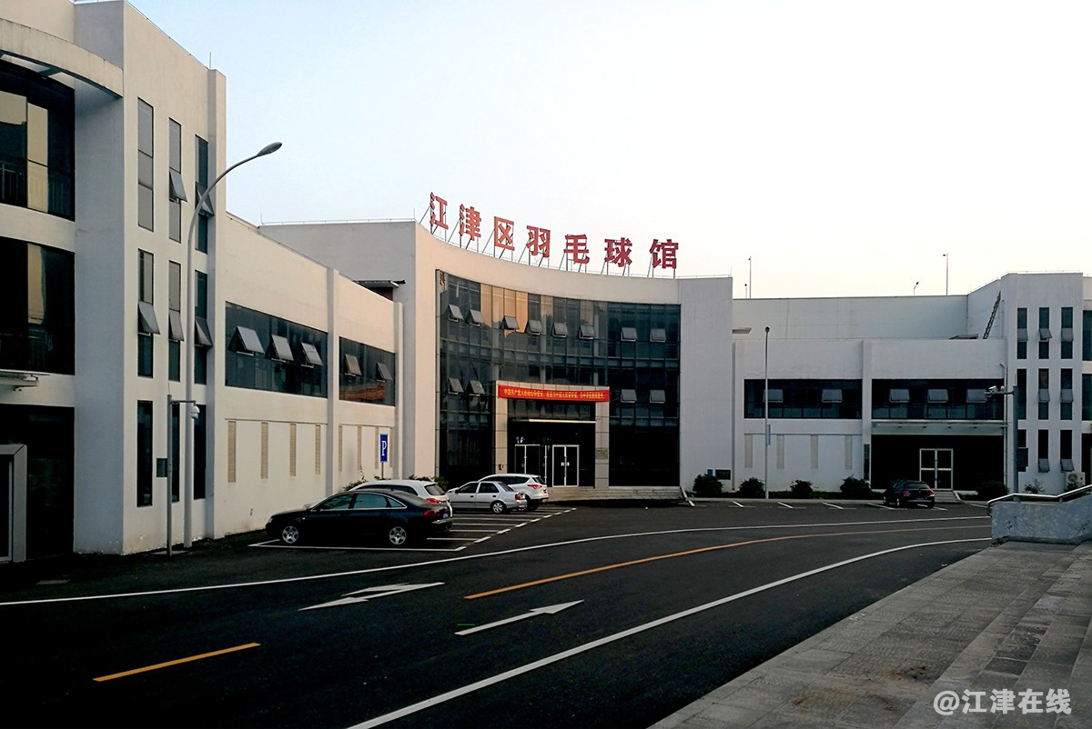 体育场外 (3).jpg