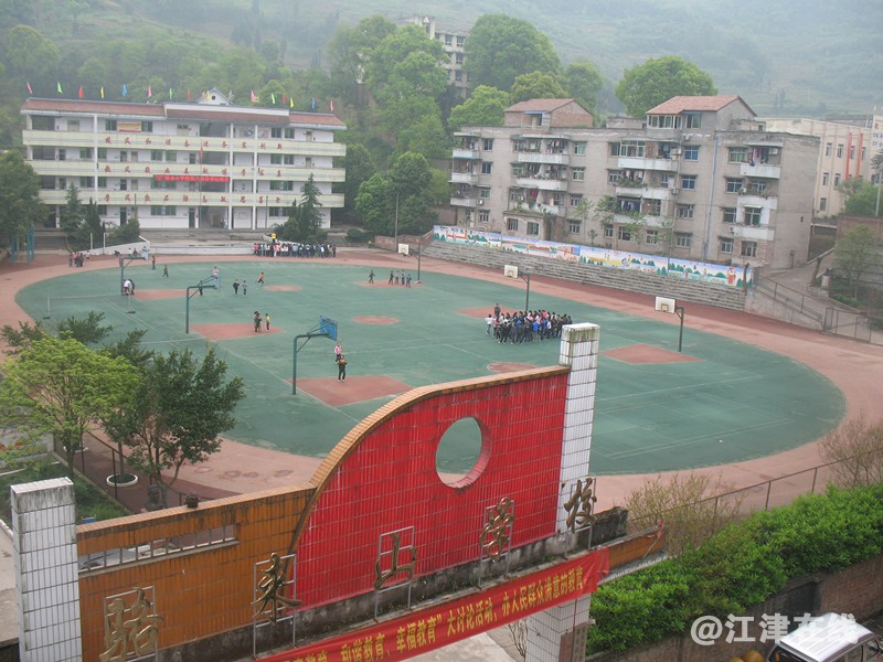 3.骆来山学校全景.JPG