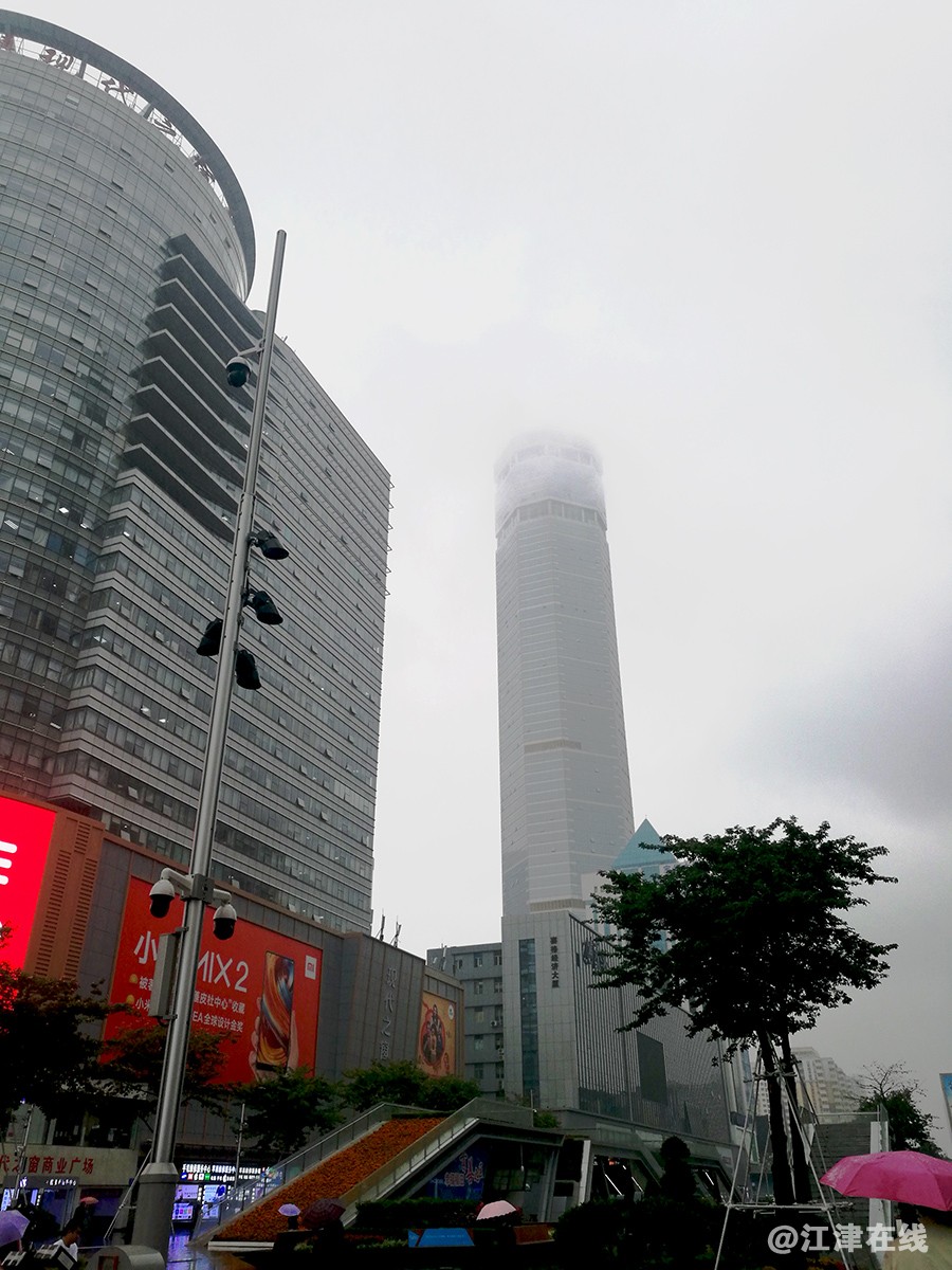 雨中华强北 (1).jpg