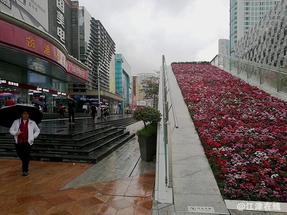 雨中华强北 (6).jpg