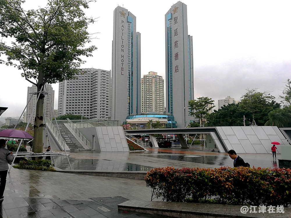雨中华强北 (11).jpg