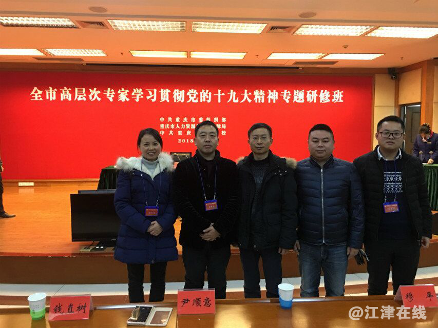 图为集体合影.png