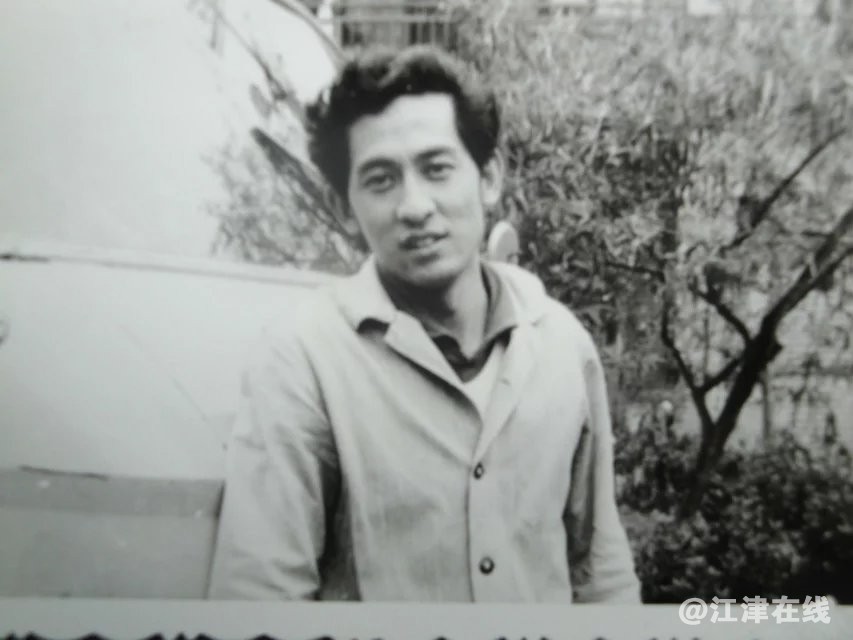 80年进前进厂留影.jpg