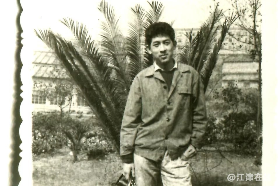 80年前进厂学员留影.jpg
