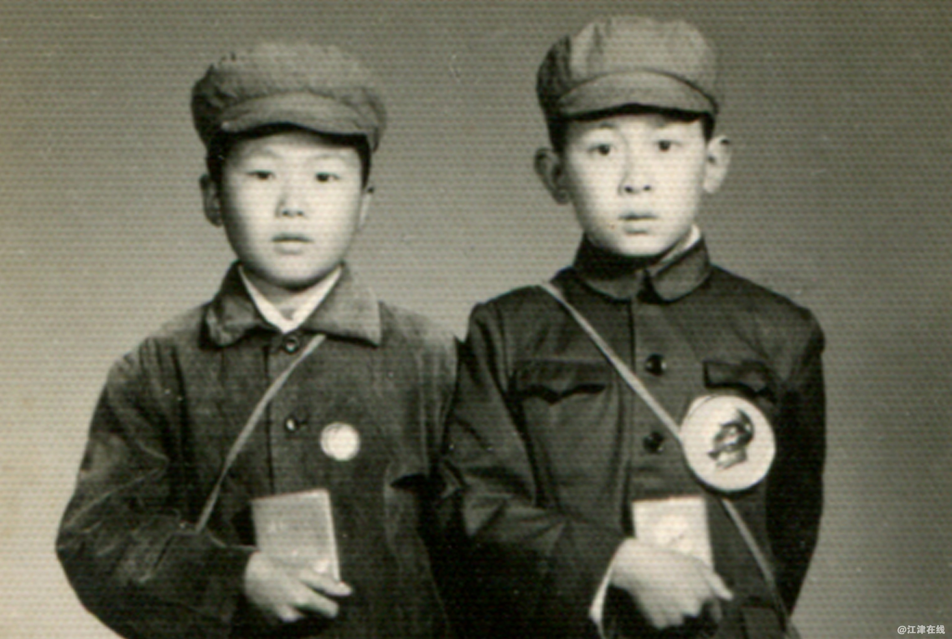 1970年离开大连支援三线到江津留影
