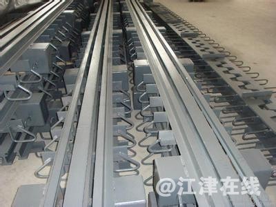 桥梁伸缩缝.jpg