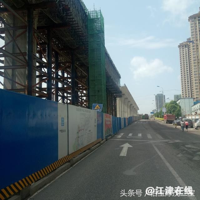 15256504812687eefb804fe.jpg