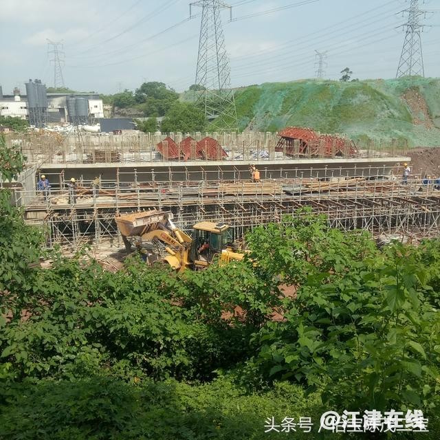 1525650686906d0bfee6cc1.jpg