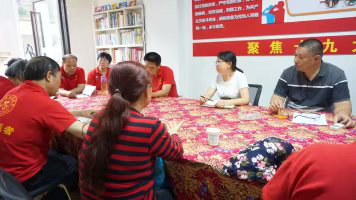 图为阳光社工各组长交流探讨2.png