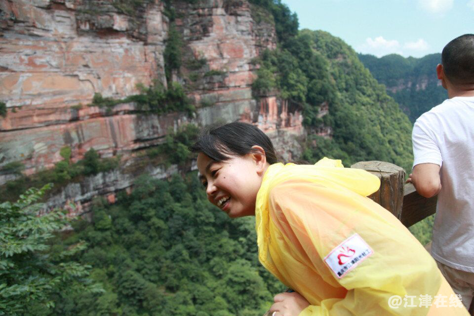 图为土地岩观赏风景.png