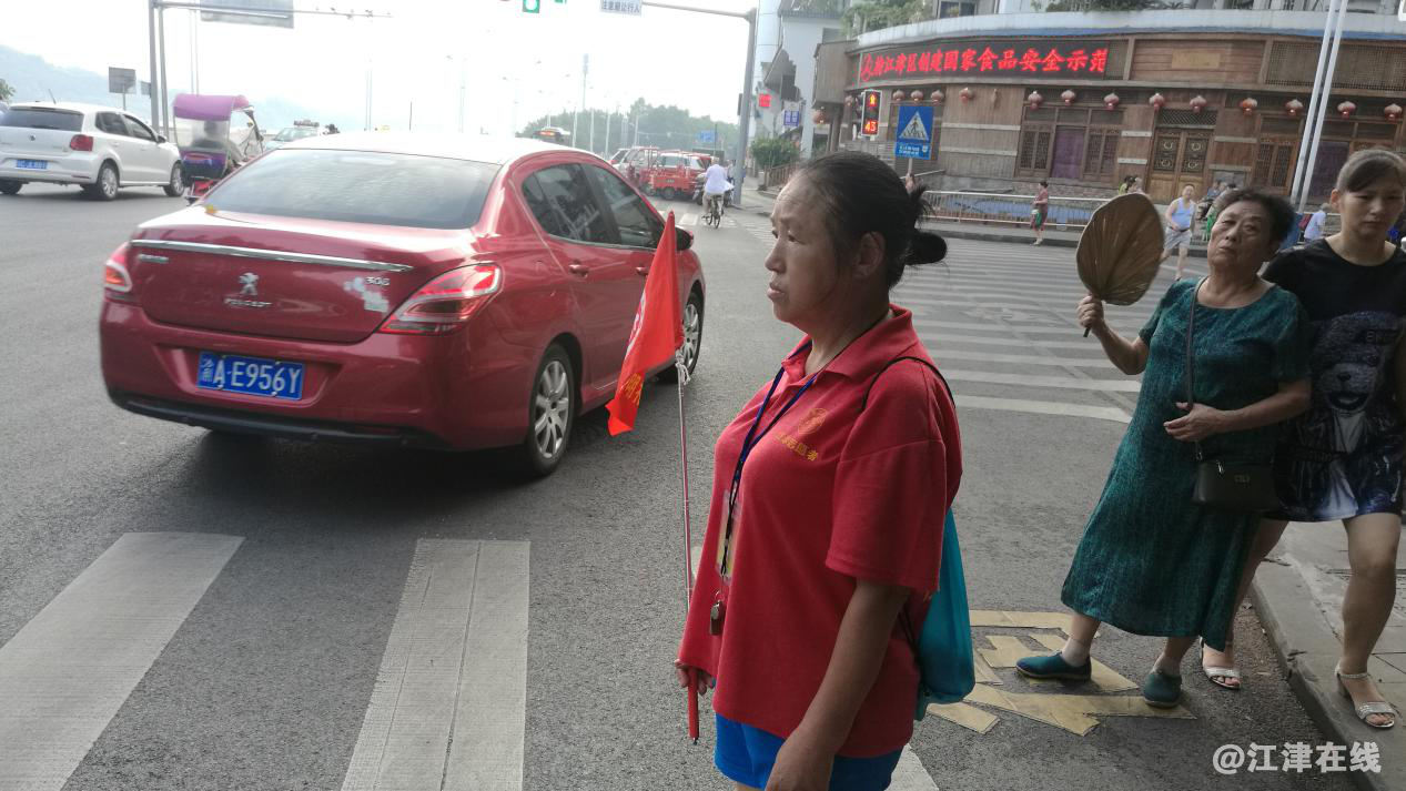 图为志愿者文明劝导服务5.png