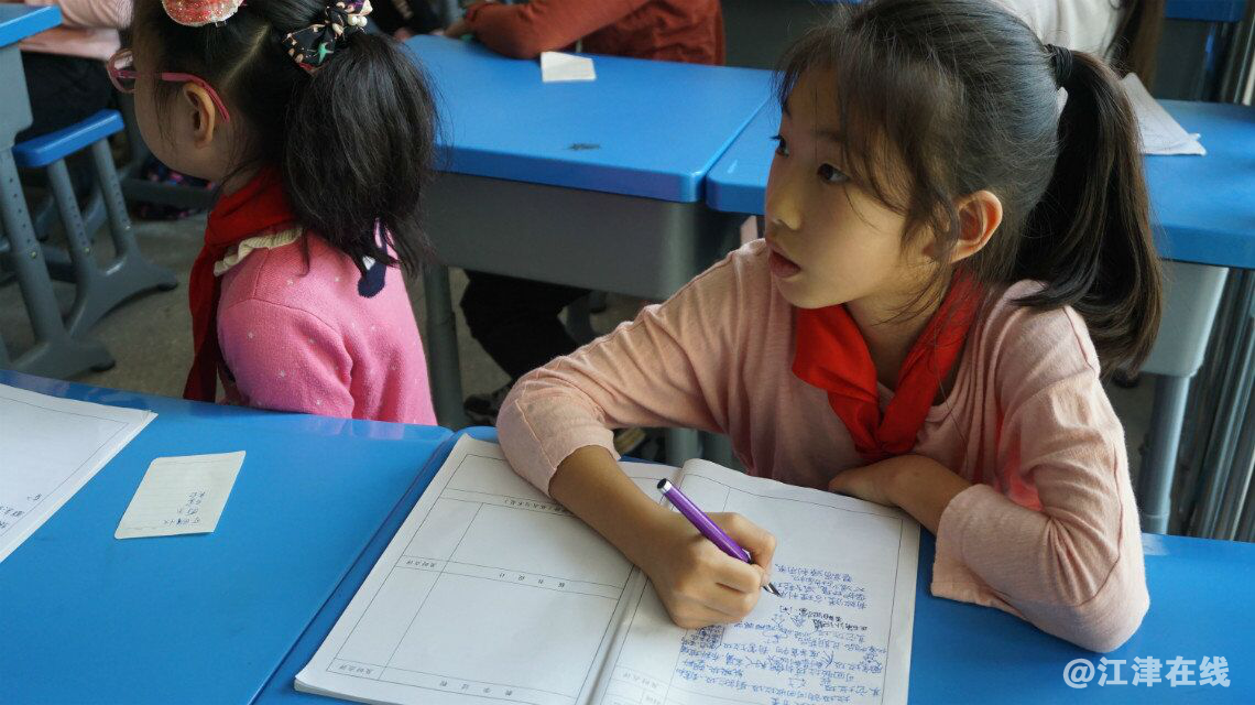 图为孩子认真做笔记.png