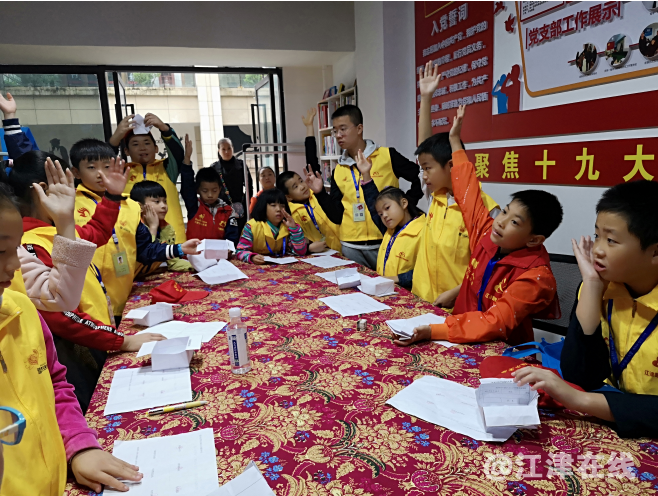 图为小天使积极回答防灾减灾知识.png