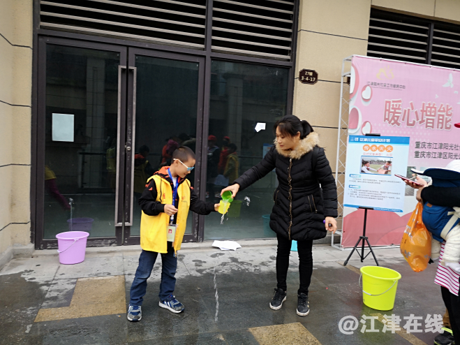 图为小天使们参与减灾测评游戏2.png