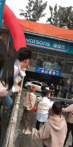 c7f942f243_clip.gif