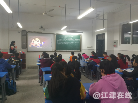 图为社工一起和公益小天使合唱“烫烫”儿歌.png