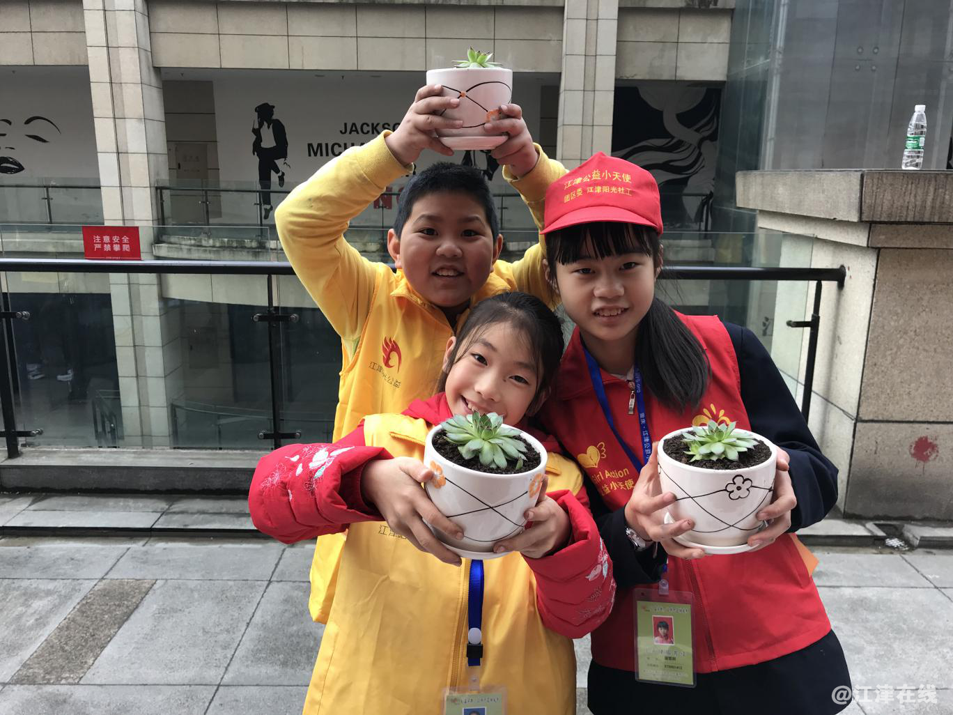图为小天使们的种植成果.png