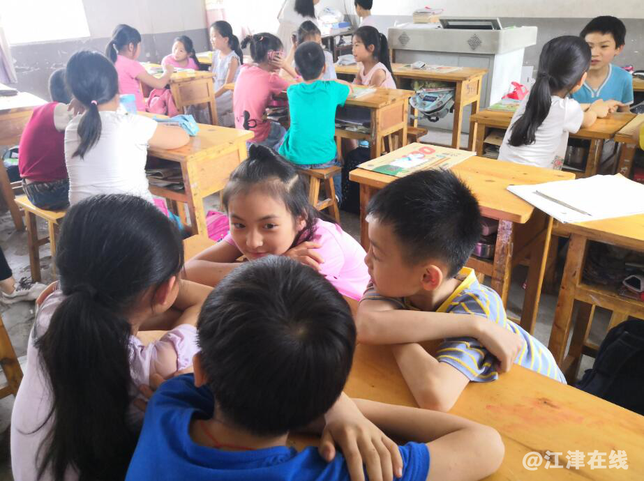 图为同学们讨论受欺凌该怎么做.png