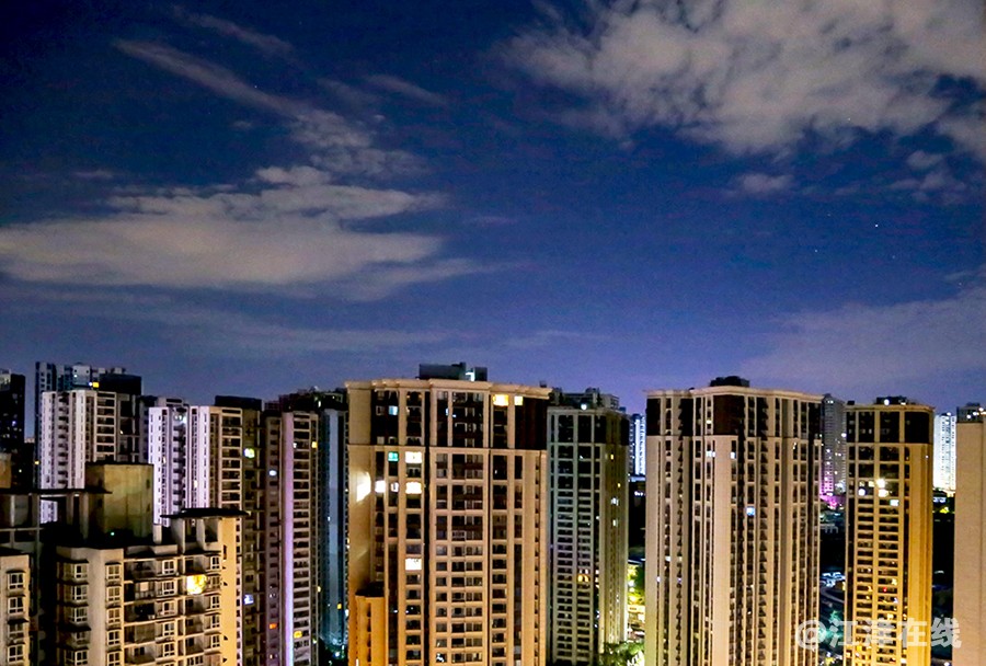 手持夜景 (1).jpg