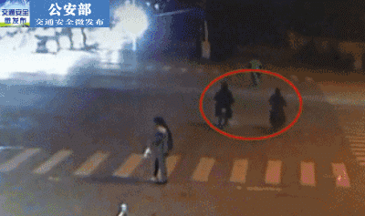 314565bec7038cdc6d467bcd2c4ff3f8.gif