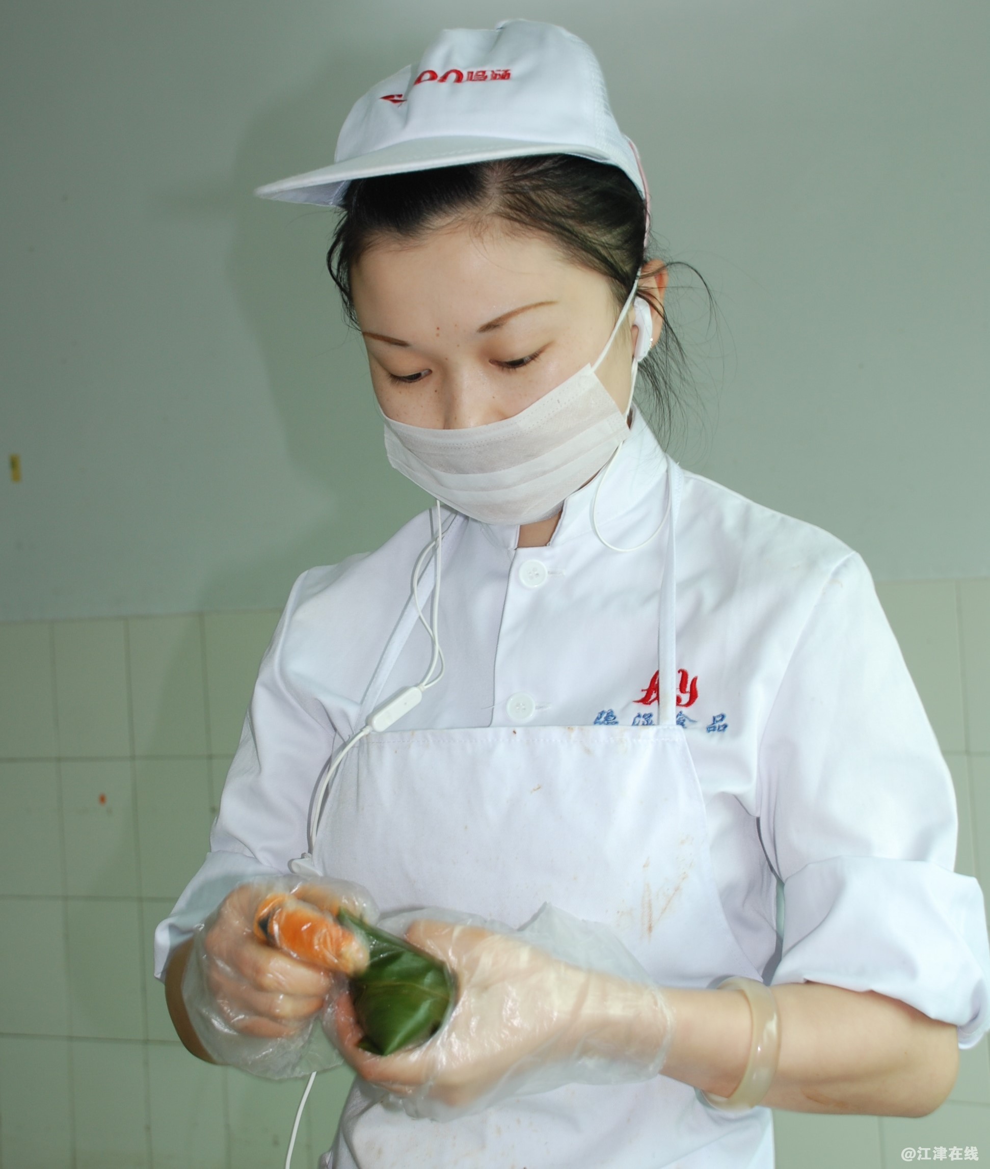 手工包粽子，味道硬是好。.JPG