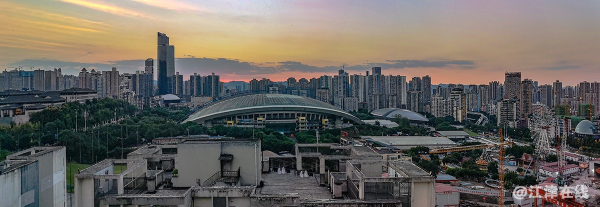 黎明时重庆奥体中心副本副本.jpg