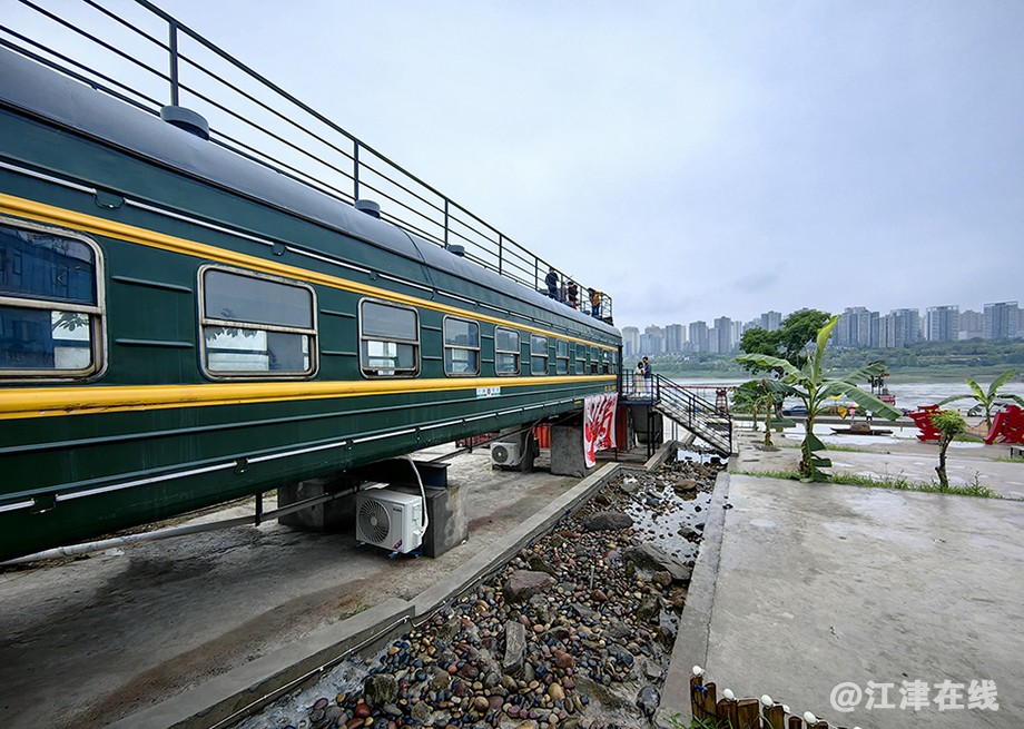 绿皮车 (0).jpg