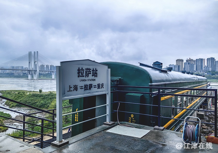 绿皮车 (1).jpg