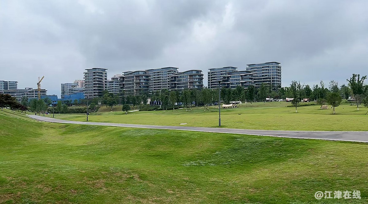 凤栖湖畔 (2).jpg