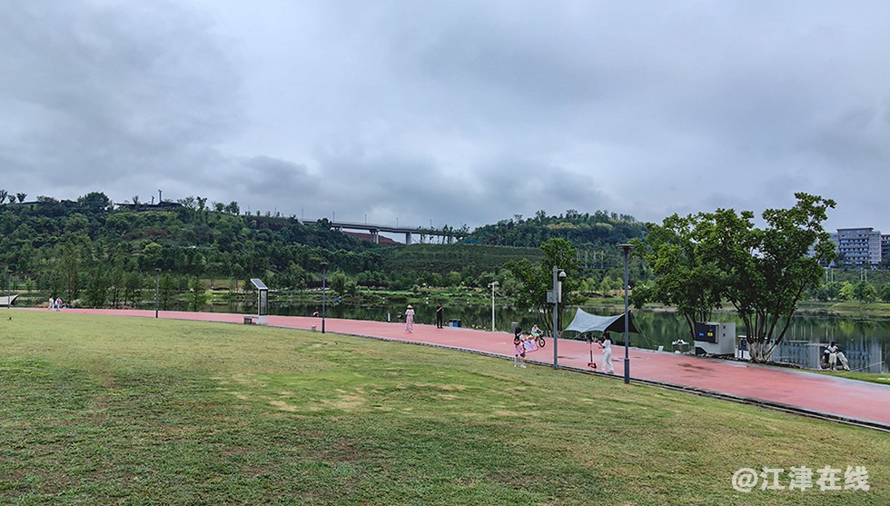 凤栖湖畔 (6).jpg